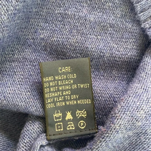 Ralph Lauren Sport V-neck heathery periwinkle/blue sweater. - Picture 5 of 5